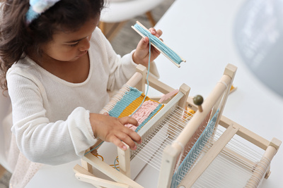 Weaving instructions - Here's how to weave with Micki's loom